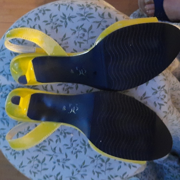Low heels Yellow size 11.5 - Picture 8 of 8